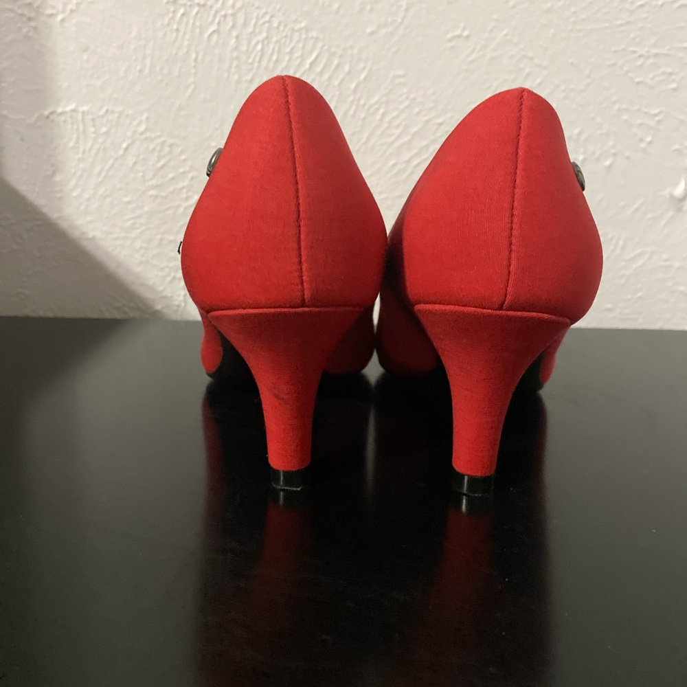 Red LifeStride pumps - Picture 3 of 6